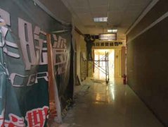 其他正正在整修的商家也表